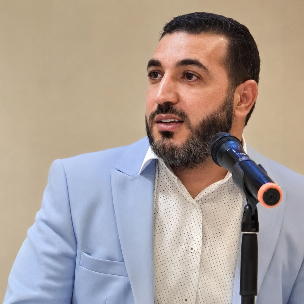 صورة الكاتب أدهم شرقاوي