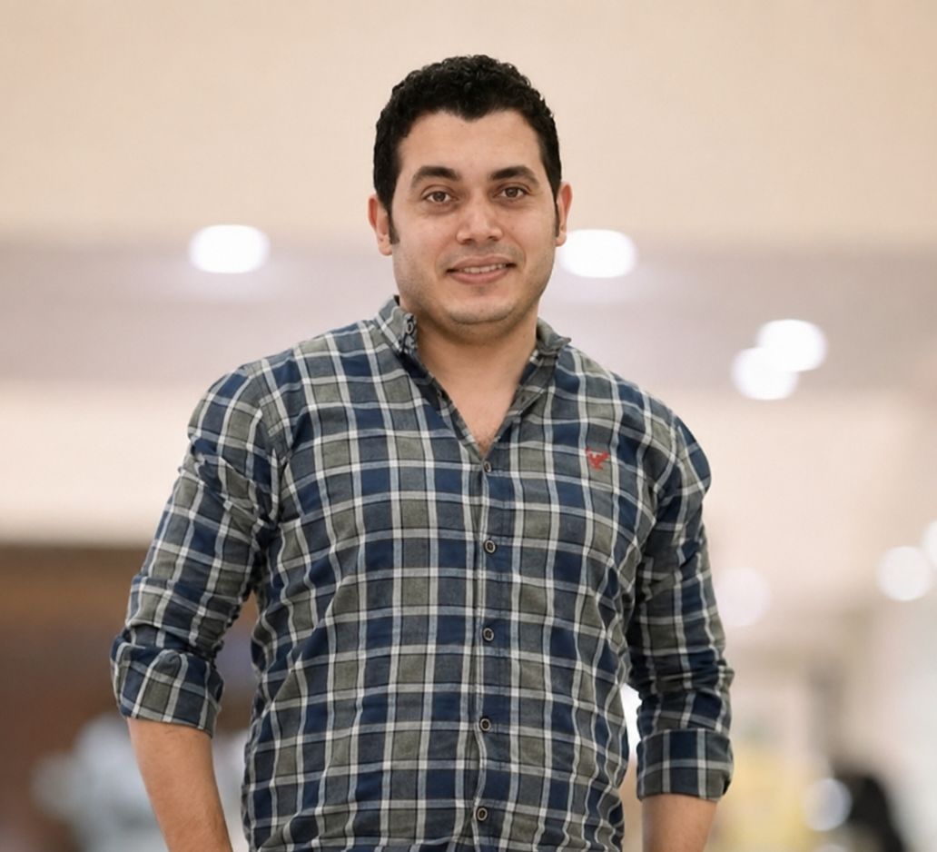 صورة الكاتب عمرو عبد الحميد